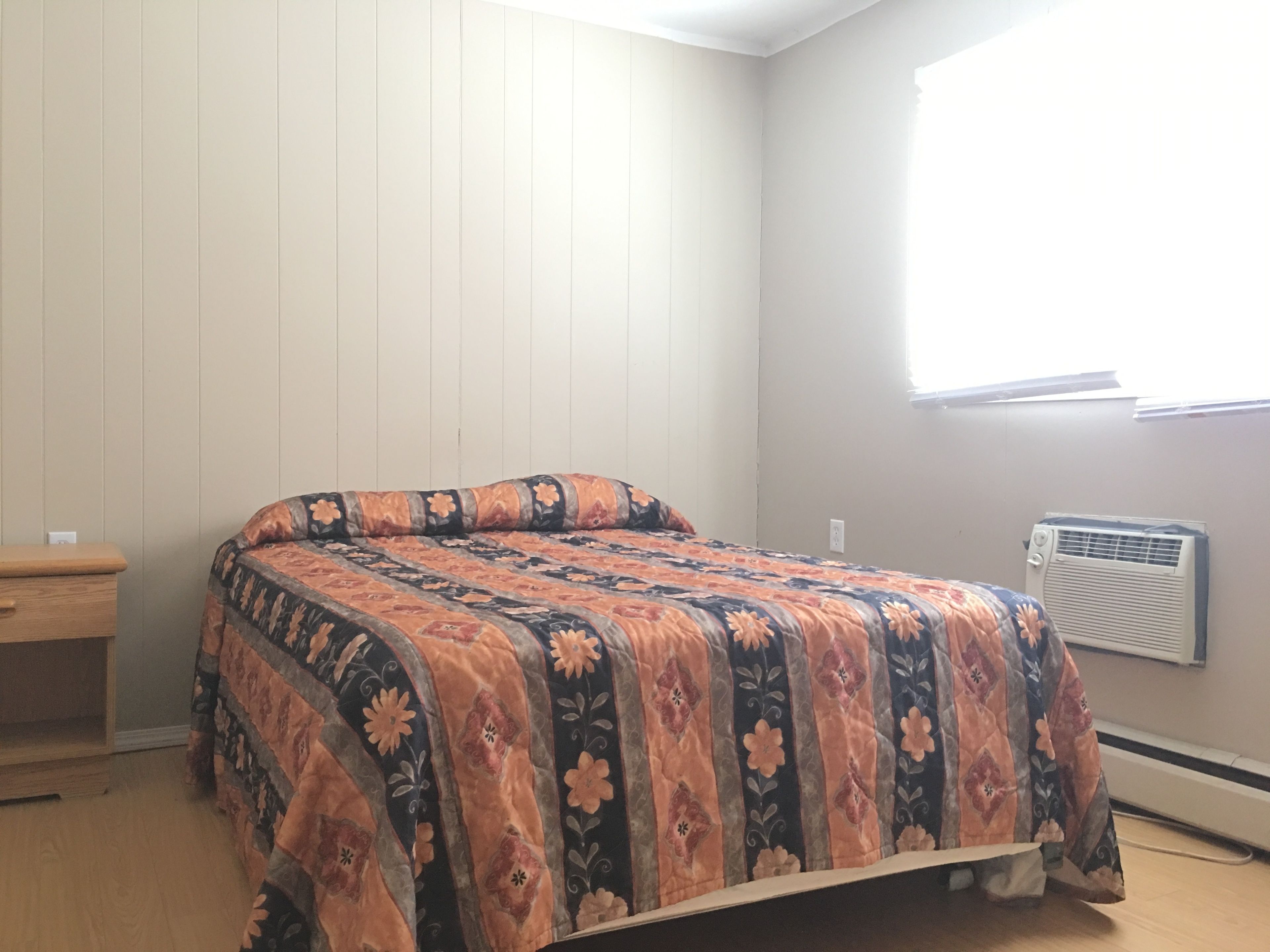 Economy Room, 1 Queen Bed