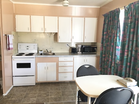 Refrigerador, microondas, cafetera/tetera