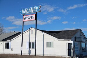 Front of property - Bluebird Motel (Innisfail)