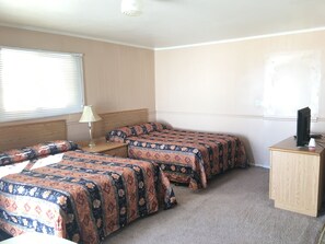 Economy Double Room, 2 Queen Beds, Kitchenette | Desk, free WiFi - Bluebird Motel (Innisfail)