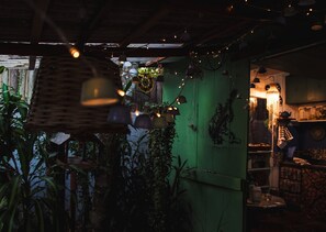 Tägliches inbegriffenes kontinentales Frühstück