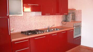 apartman, 2 hálószobával | Privát konyha | Nagyméretű hűtő/fagyasztó, sütő és főzőlap