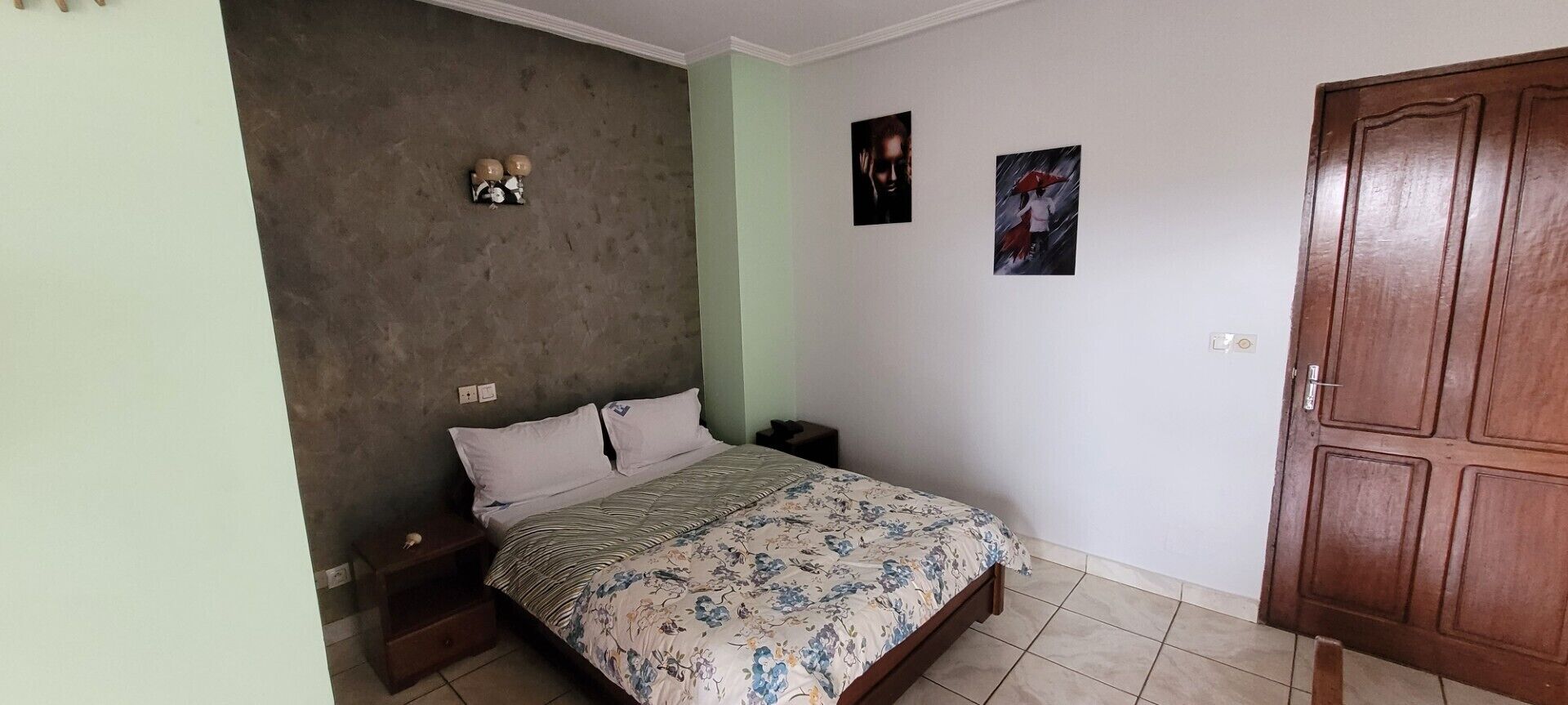 Desk, blackout curtains, soundproofing, free WiFi