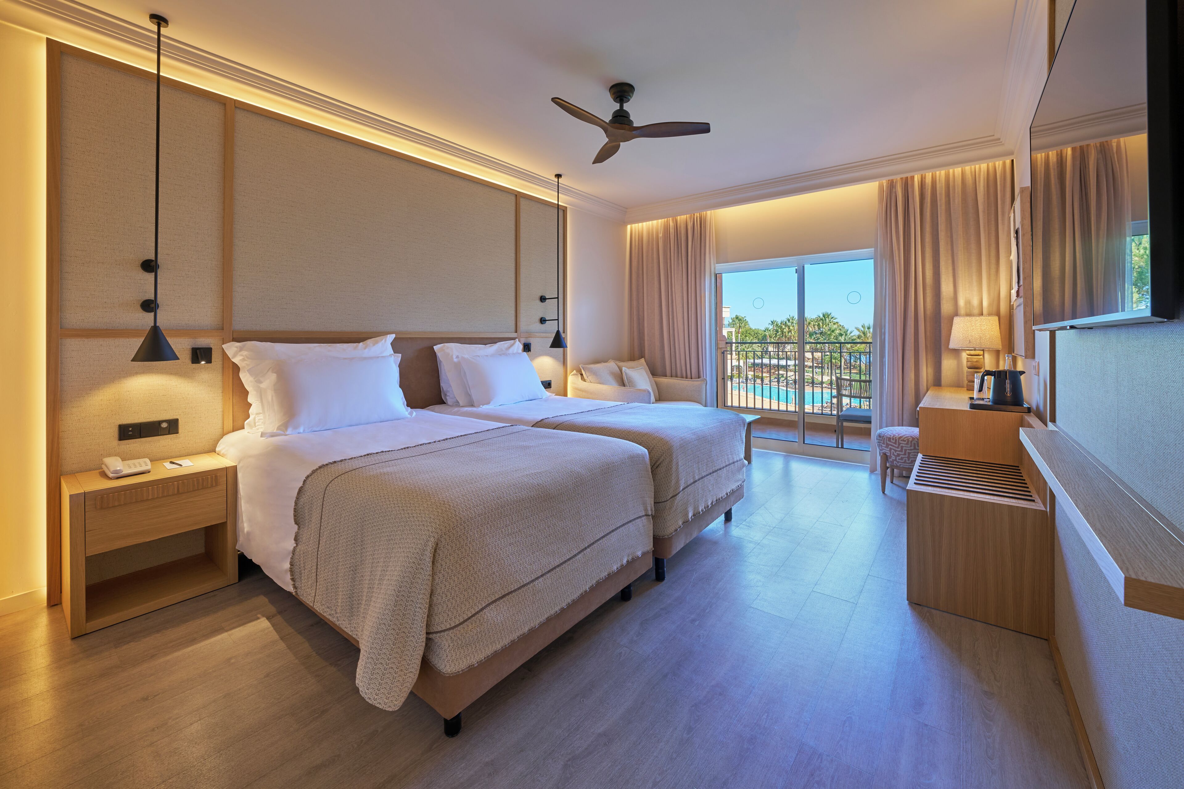 Adults Only Sea View | 防过敏的被褥、客房内保险箱、办公桌、熨斗/熨板