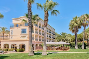 2 bares/lounges, bar ao lado da piscina