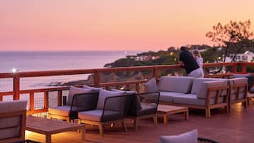 2 bares o lounges, bar junto a la alberca
