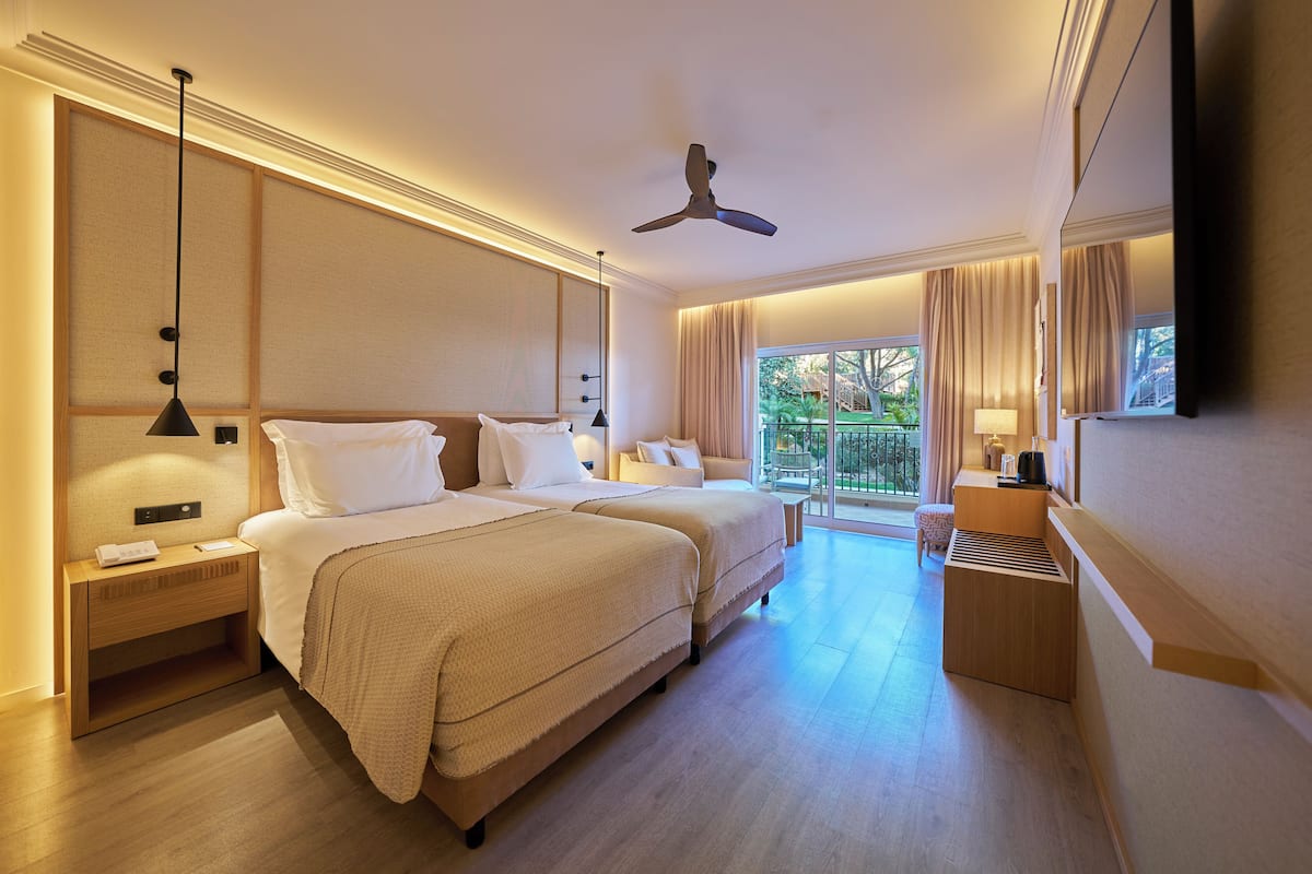 Double or Twin Room | Hypo-allergenic bedding available, in-room safe, desk