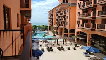 Studio, Pool View (174) | Premium bedding, minibar, in-room safe, individually decorated