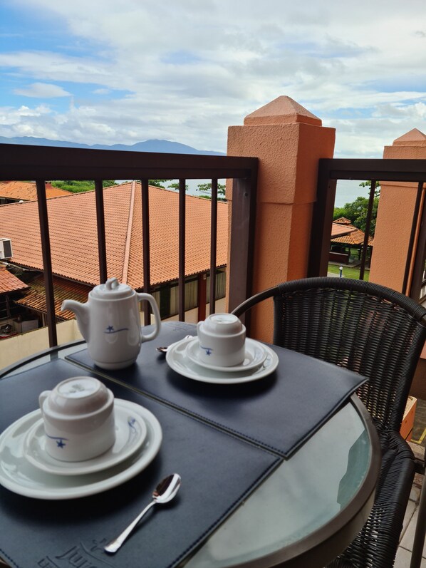 Estudio, vista parcial al mar (135) | Ropa de cama de alta calidad y minibar 