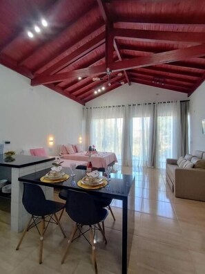 Cabana superluxo, banheira de hidromassagem | 1 quarto, Wi-Fi de cortesia, roupa de cama