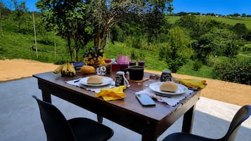Cabana superluxo, banheira de hidromassagem | 1 quarto, Wi-Fi de cortesia, roupa de cama