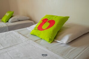 ミニバー、セーフティボックス (室内)、客室ごとに異なる装飾、客室ごとに異なるインテリア