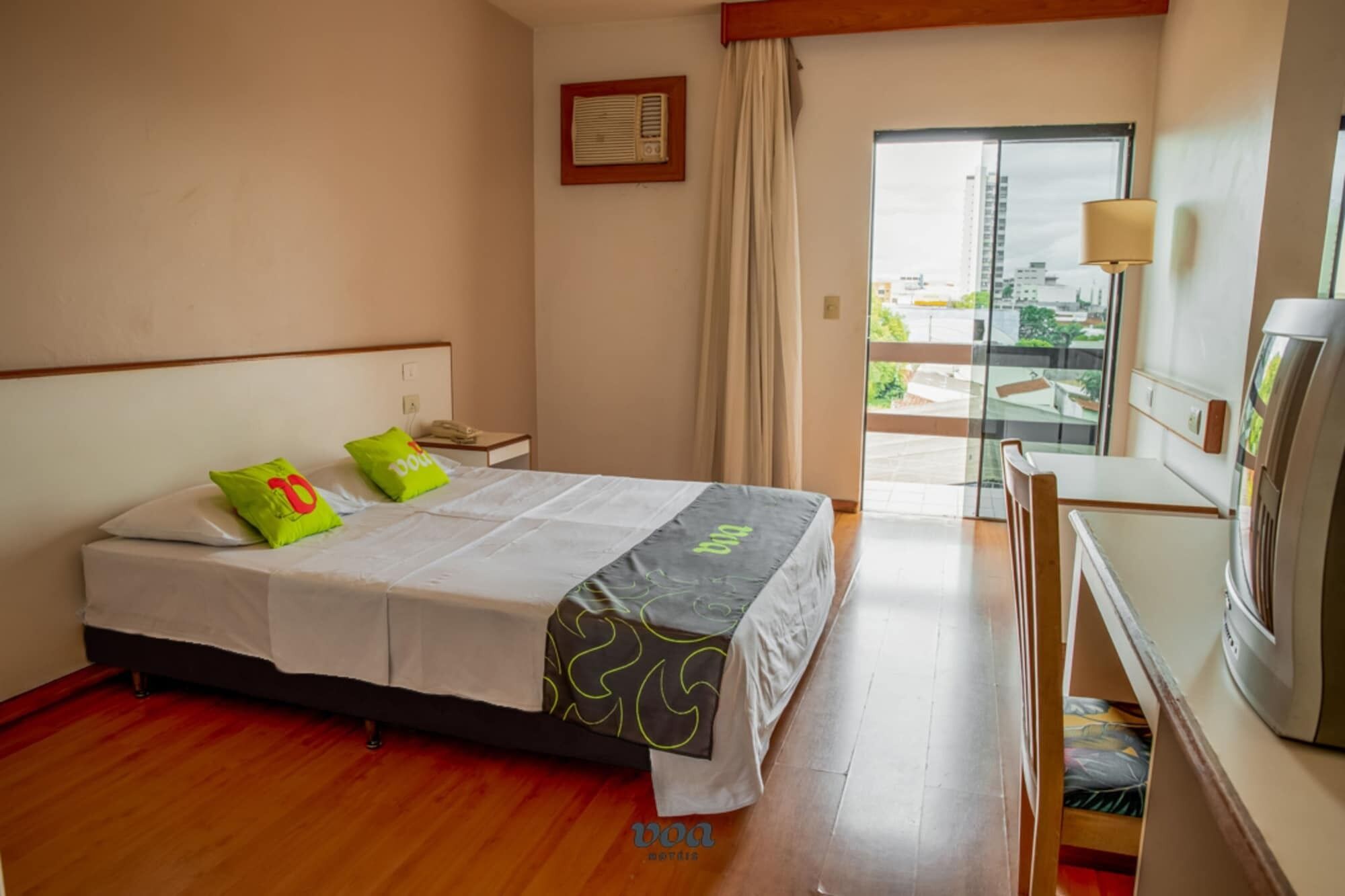 Frigobar, cofres nos quartos, individualmente decorados