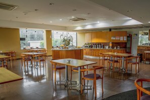 ランチ、ディナーに営業 (ブラジル料理)