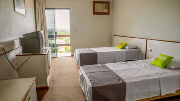 Frigobar, cofres nos quartos, individualmente decorados