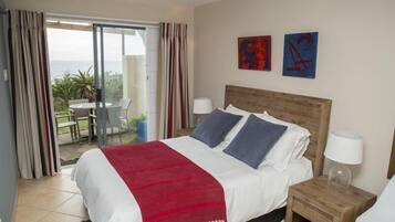 Perhemökki | Tallelokero huoneessa, yksilöllisesti sisustettu