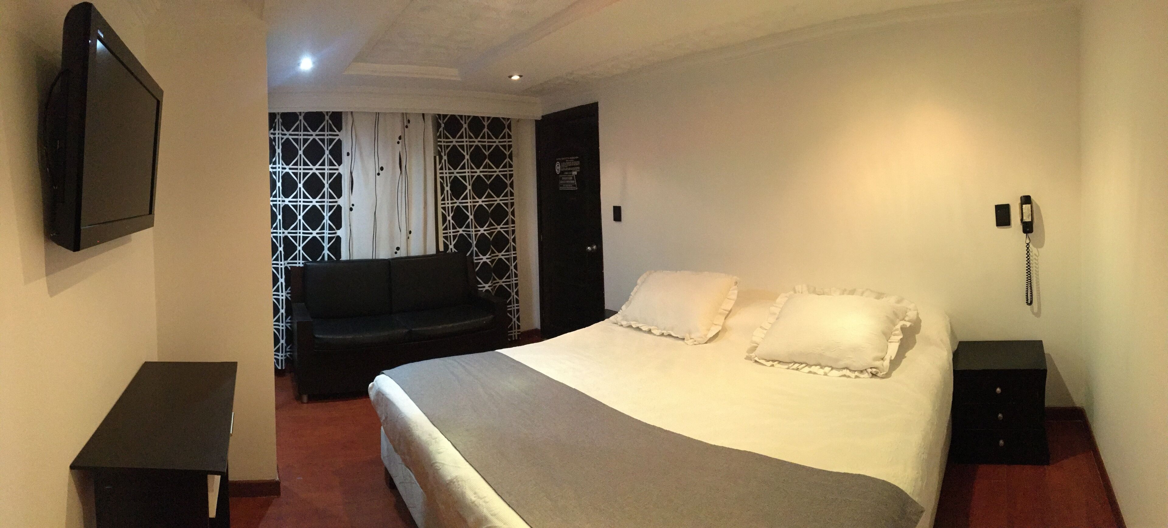 standard double room | desk, free wifi, bed sheets