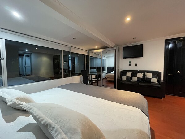 标准双人房 | 办公桌、免费 WiFi、床单