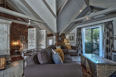 院子橄榄树旅馆