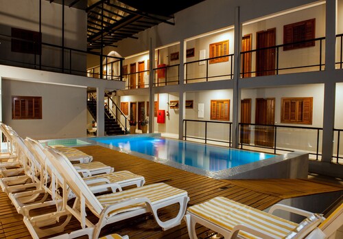 CLH Suites Bonito Centro