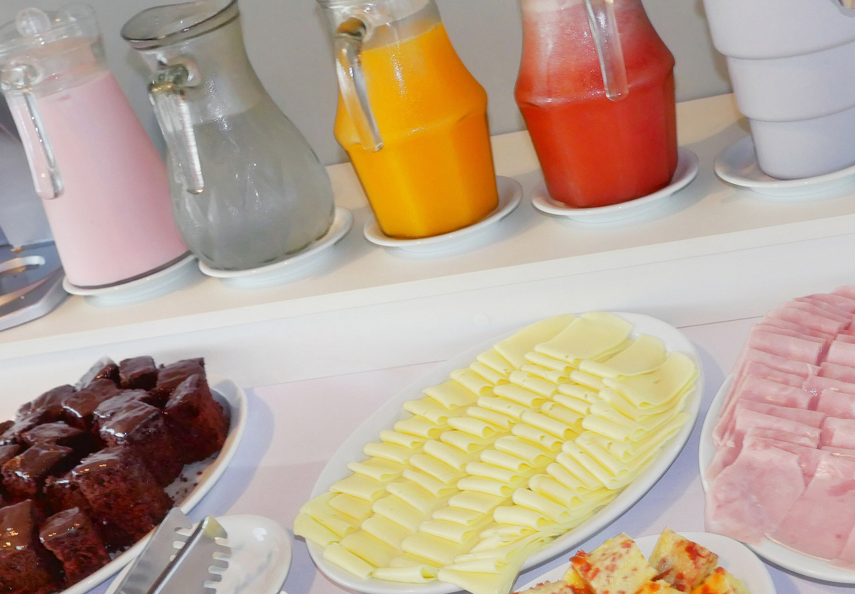 daily buffet breakfast (brl 35 per person)