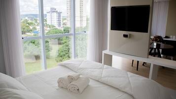 1 bedroom, premium bedding, minibar, in-room safe