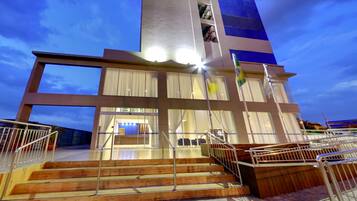 Façade de lâhĂ©bergement - soirĂ©e/nuit