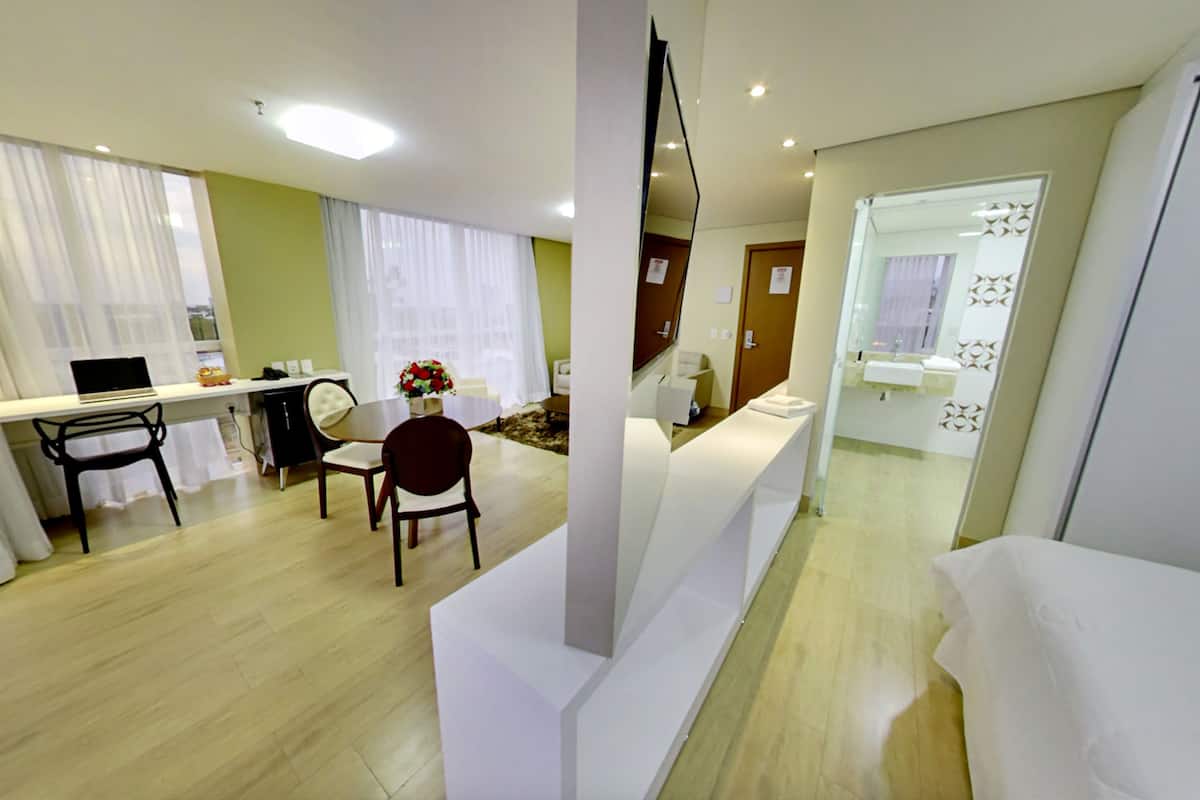 1 bedroom, premium bedding, minibar, in-room safe