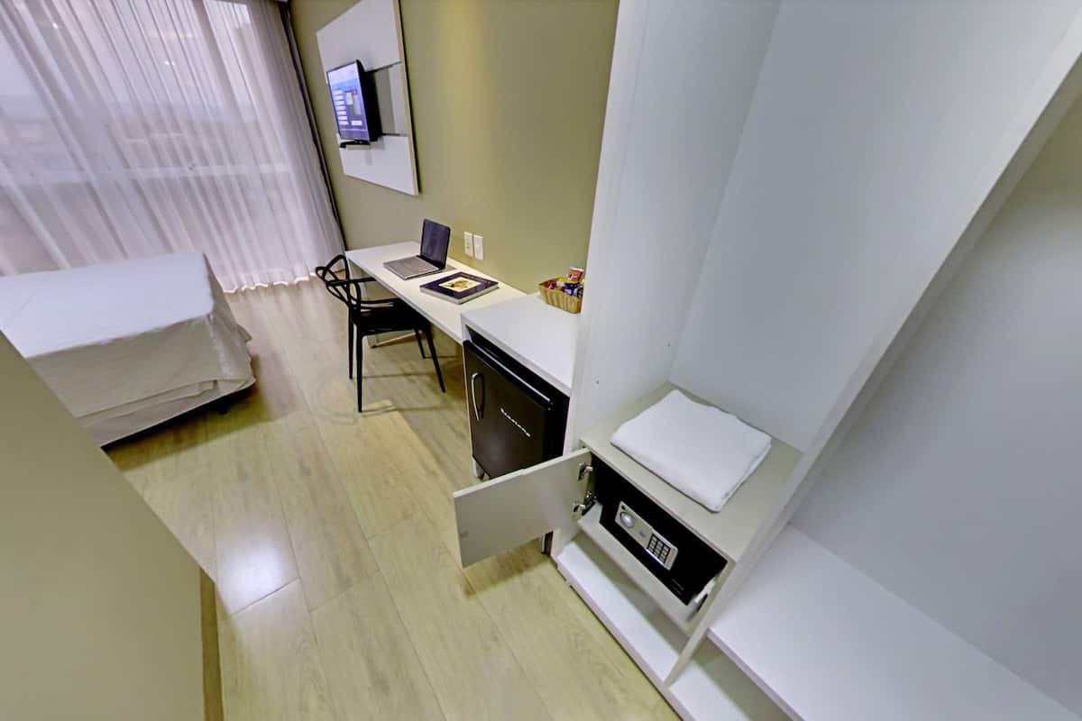 Luxury Single Room | 1 bedroom, premium bedding, minibar, in-room safe