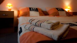Comfort-Doppel- oder -Zweibettzimmer, 1 Schlafzimmer, mit Bad | Babybetten, Zustellbetten, Bettwäsche