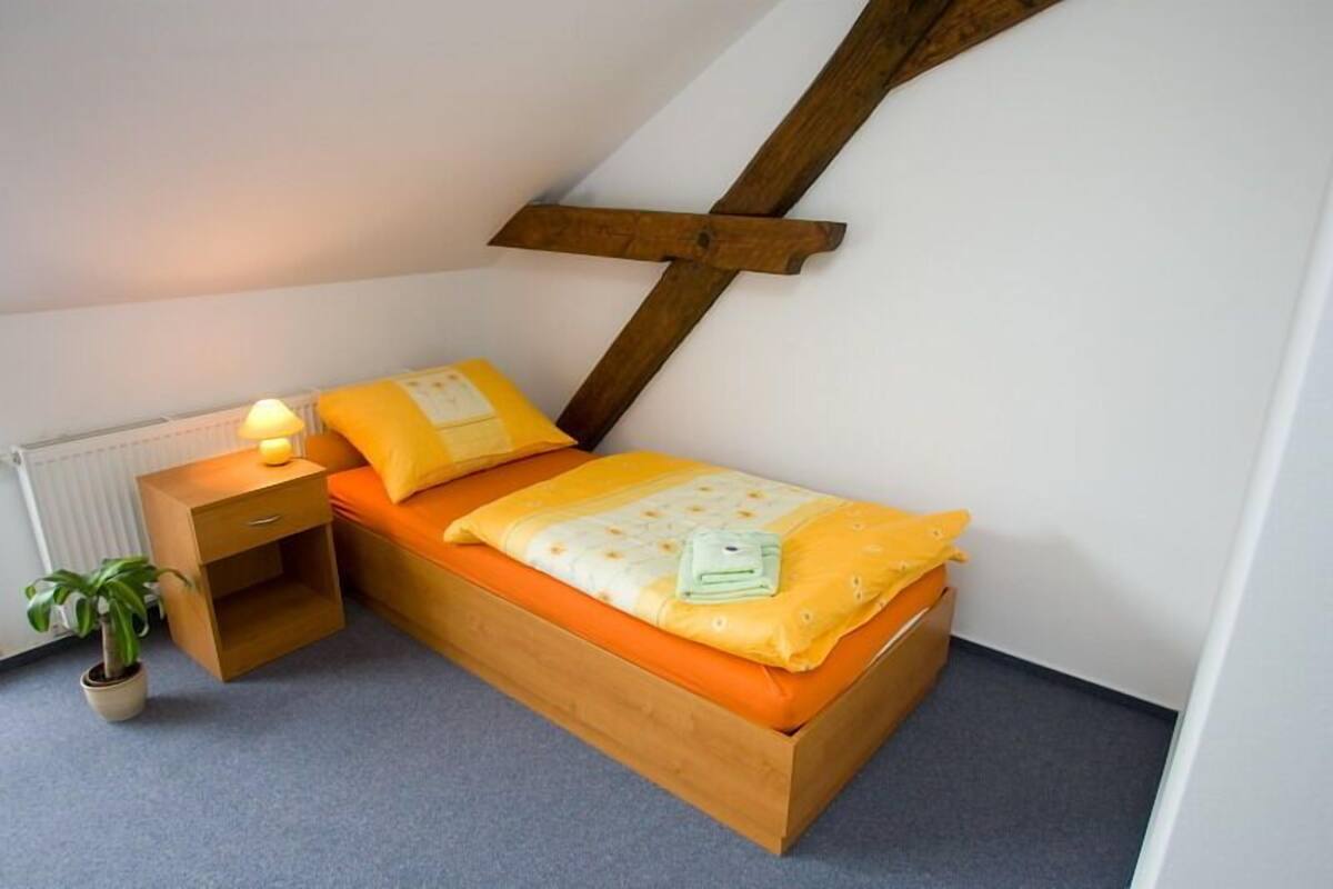 Comfort enkelrum - 1 enkelsäng - eget badrum | Barnsängar, extrasängar och sängkläder