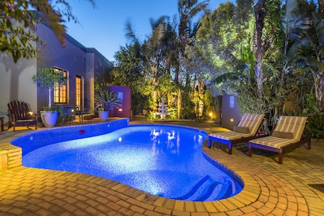 Seasonal outdoor pool, pool umbrellas, sun loungers