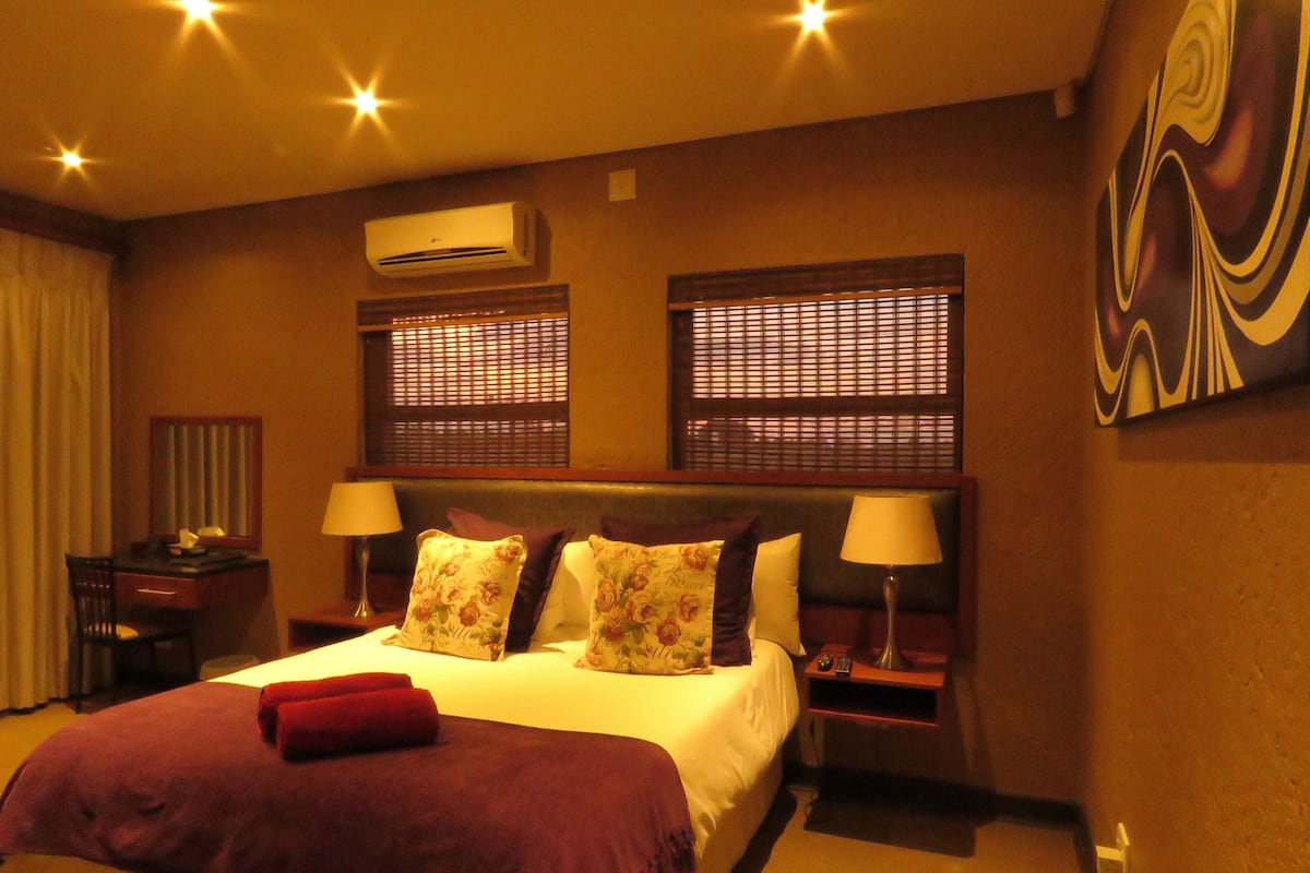 Deluxe Queen with Terrace