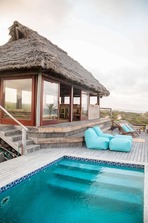 Outdoor pool. Travessia Beach Lodge