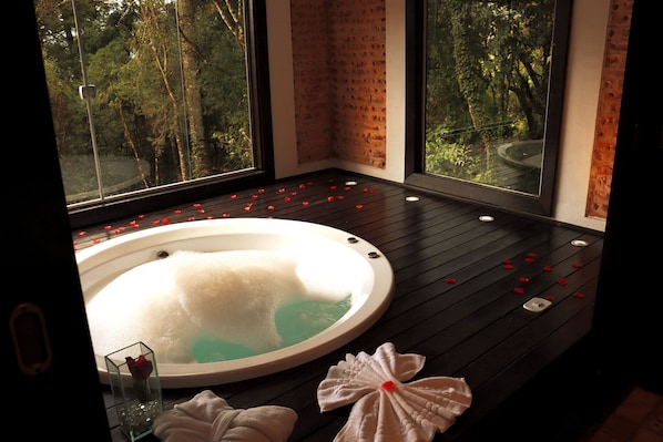 Estrelas Elegance com Hidromassagem | Private spa tub - Pousada Cantinho das Estrelas (Camanducaia)