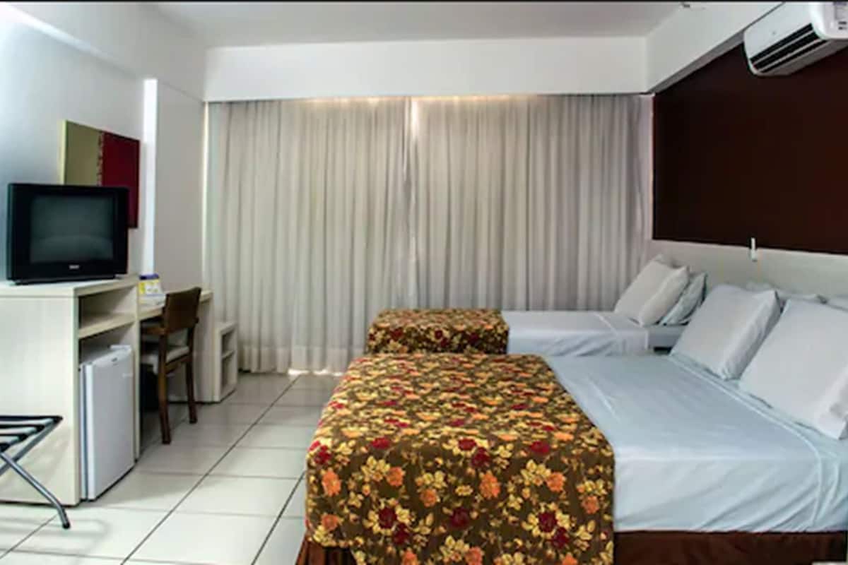 ห้องสวีท (416) | เครื่องนอนระดับพรีเมียม, มินิบาร์, ตู้นิรภัยในห้องพัก, โต๊ะทำงาน