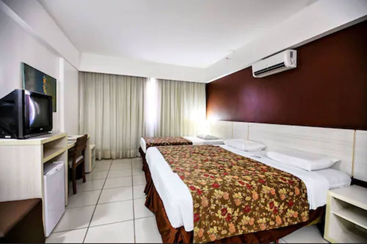 ห้องสวีท (803) | เครื่องนอนระดับพรีเมียม, มินิบาร์, ตู้นิรภัยในห้องพัก, โต๊ะทำงาน