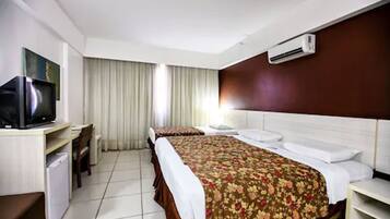 Suíte (803) | Roupas de cama premium, frigobar, cofres nos quartos, escrivaninha