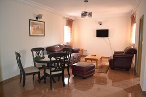 Apartment, 2 Bedrooms (6 People) | Living room | Flat-screen TV - Meumi Residence (Yaoundé)