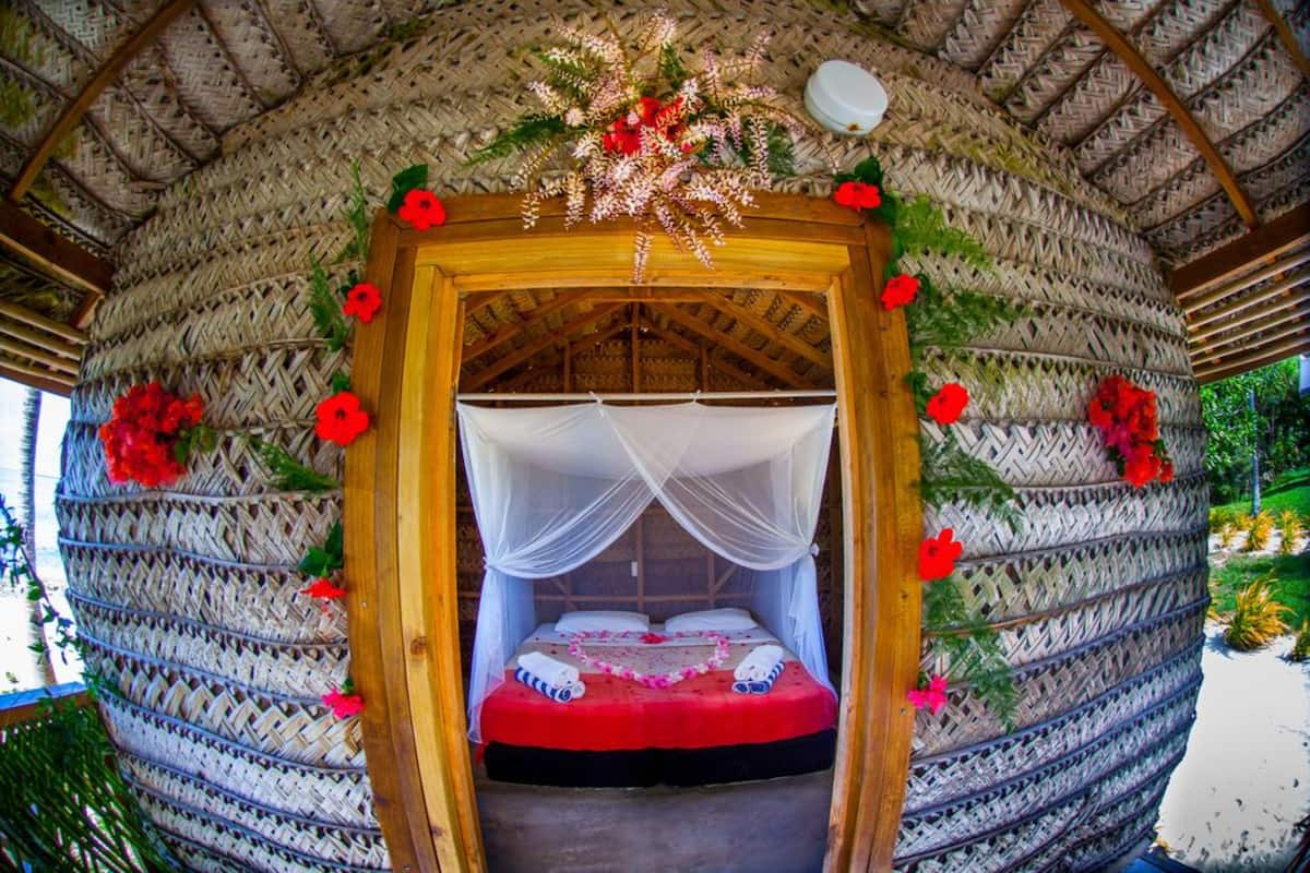 Double Fale | In-room safe, cribs (free), rollaway beds (surcharge), WiFi (free)