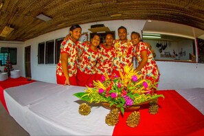 Breakfast, lunch, dinner served; local and international cuisine  - Matafonua Lodge (Faleloa)