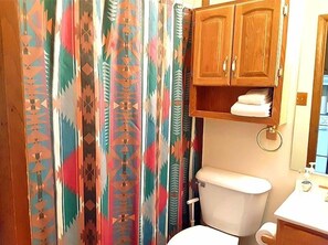 Appartamento, 2 camere da letto, 2 bagni (B15) | Bagno | Set di cortesia gratuito, asciugamani