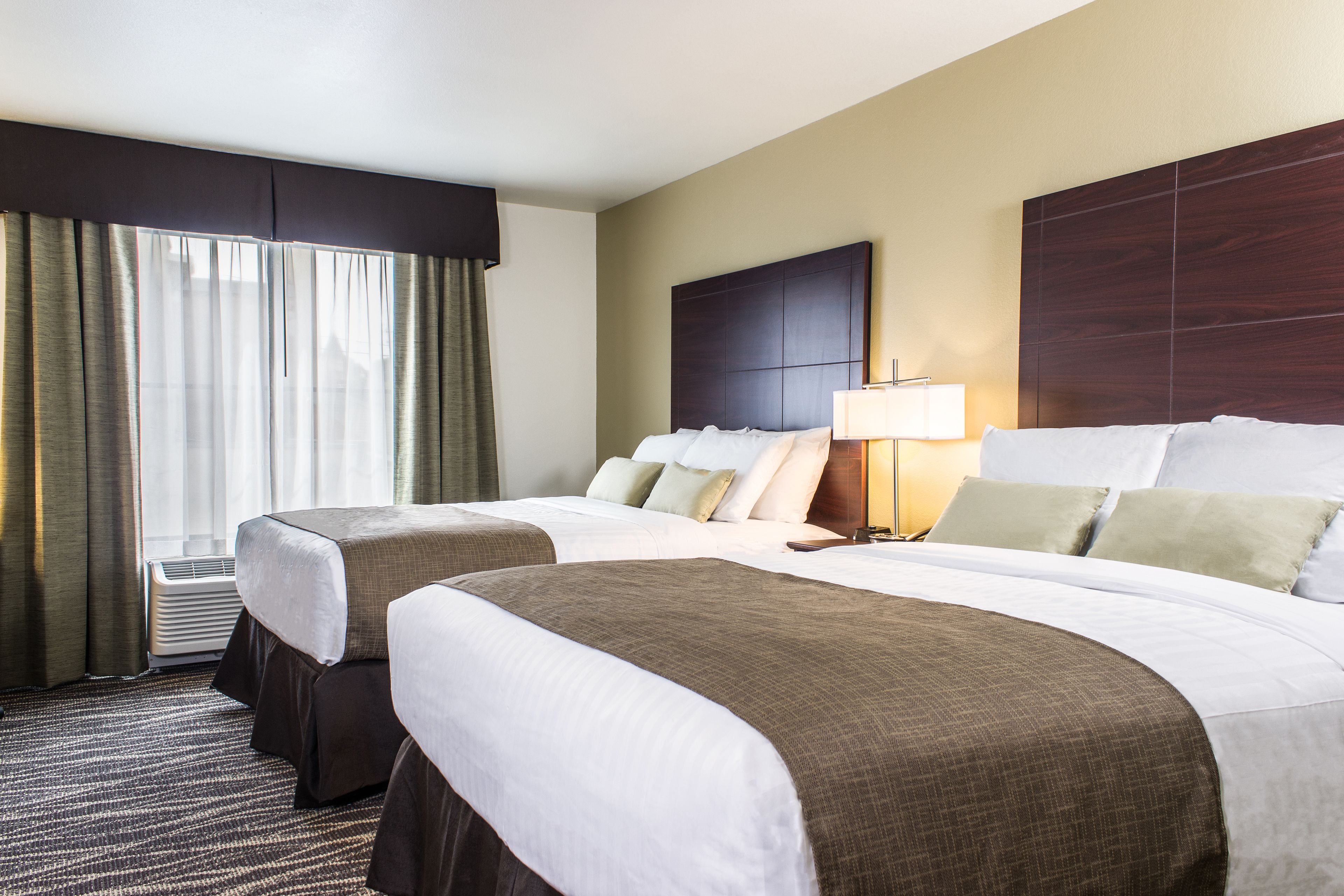 premium bedding, pillow-top beds, in-room safe, desk