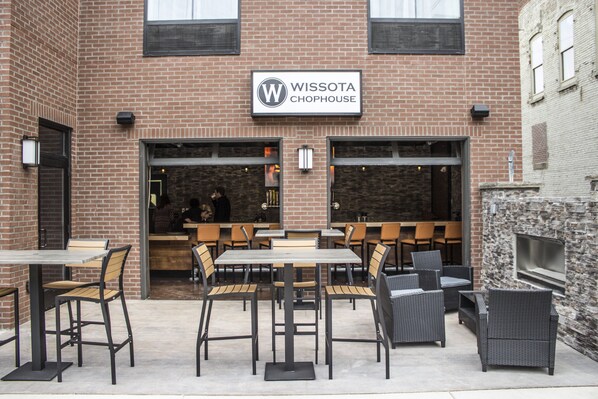 Dinner served, American cuisine - Cobblestone Hotel & Suites – Chippewa Falls (Chippewa Falls)