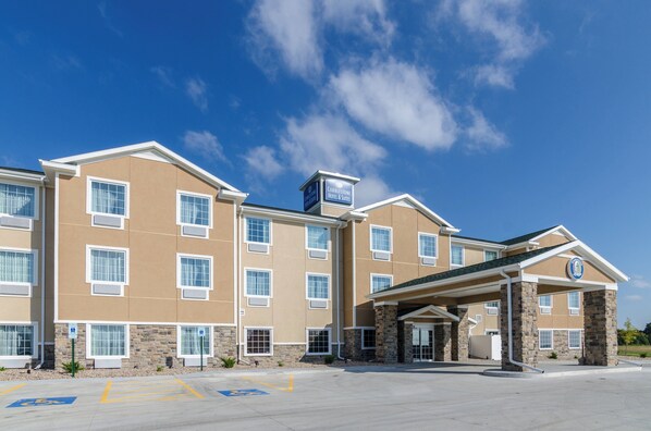 Exterior - Cobblestone Hotel & Suites - McCook (McCook)