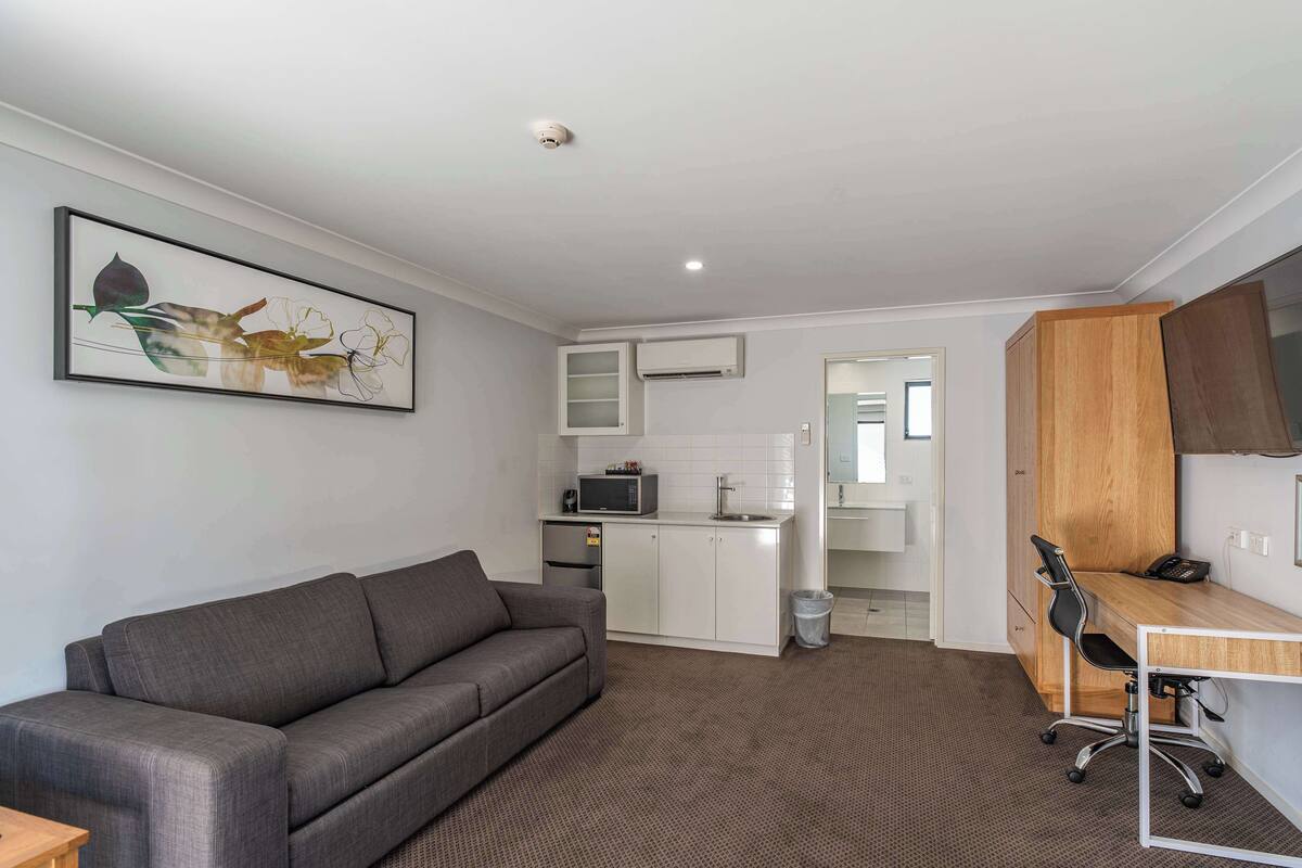 family suite, 1 king bed, non smoking, kitchenette (with sofabed) | premium bedding, minibar, individually furnished, desk