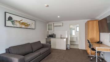 Family Suite, 1 King Bed, Non Smoking, Kitchenette (with Sofabed)