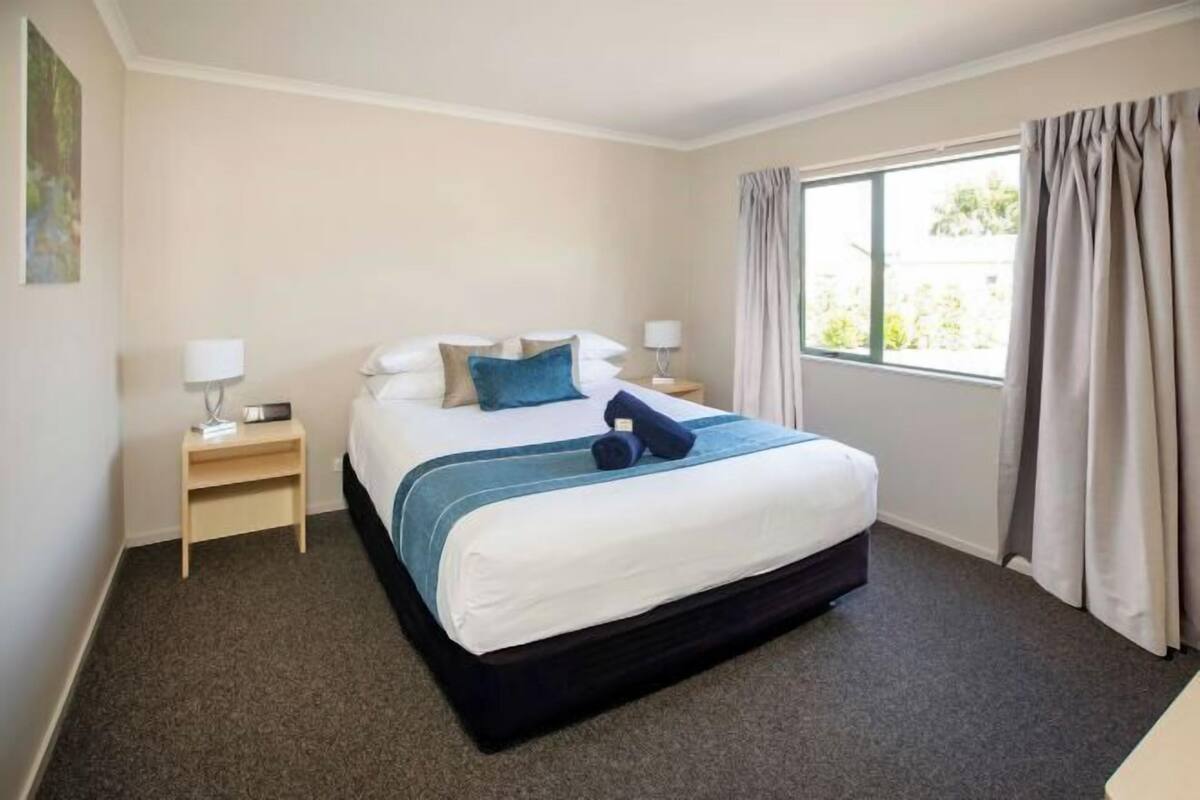 Free WiFi, individually furnished, bed sheets