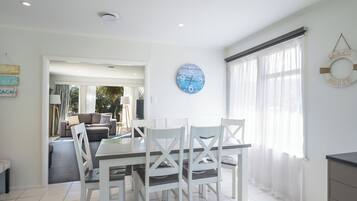 Park House, 4 Bedrooms (2 Queen and 5 Single) | Private kitchen