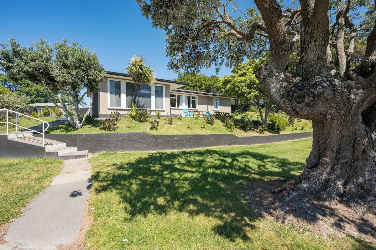 Beach House, 4 Bedrooms | Free WiFi, individually furnished, bed sheets